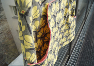The louisa Dress yellow flowers Detail Tasche innen